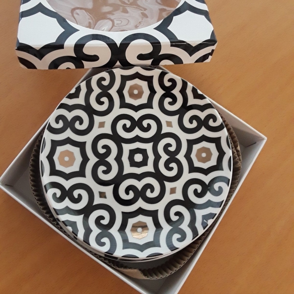 MACY'S DECORATIVE PLATES